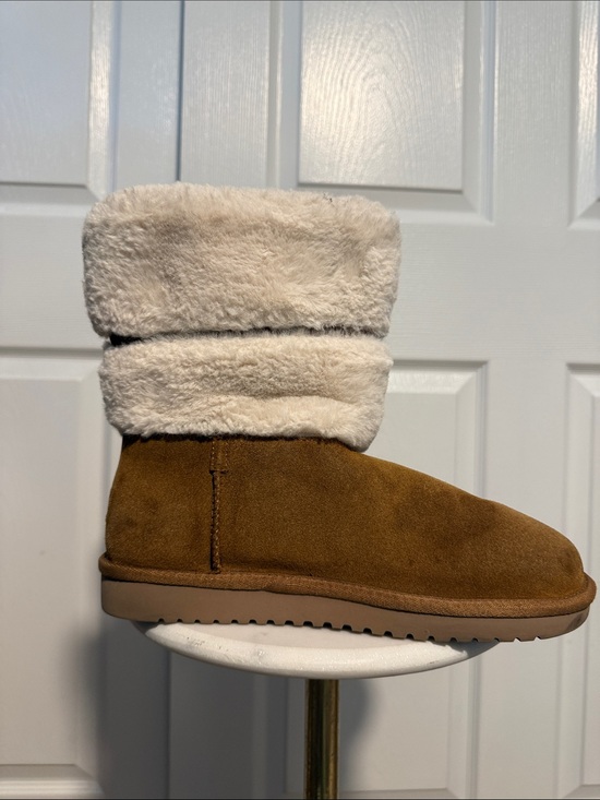 Koolaburra Shoes - Koolaburra by UGG Dezi short boots Shearling Suede Chestnut and Cream size 8